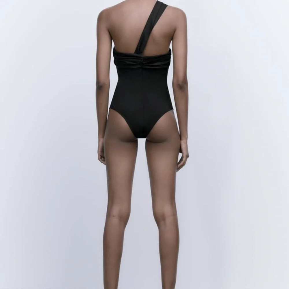 ASYMMETRICAL NECKLINE BODYSUIT - Picture 6 of 10